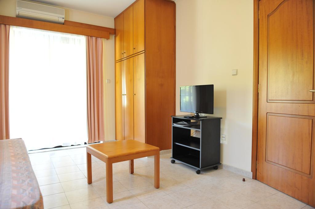 Niki Hotel Apartments Ялисос Екстериор снимка